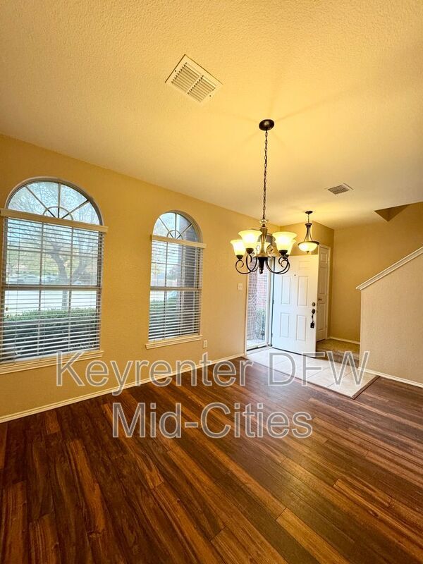 Foto del edificio - 1145 Timberlake Ln