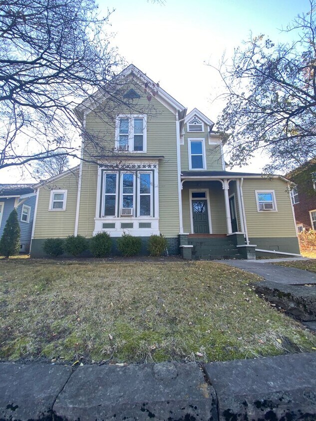 Primary Photo - 1516 Highland Ave