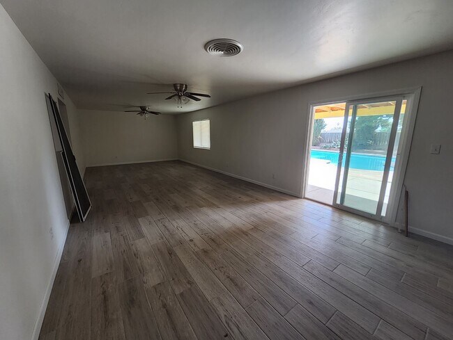 Foto del edificio - 2801 El Berrendo Ave., Bakersfield, CA 93304