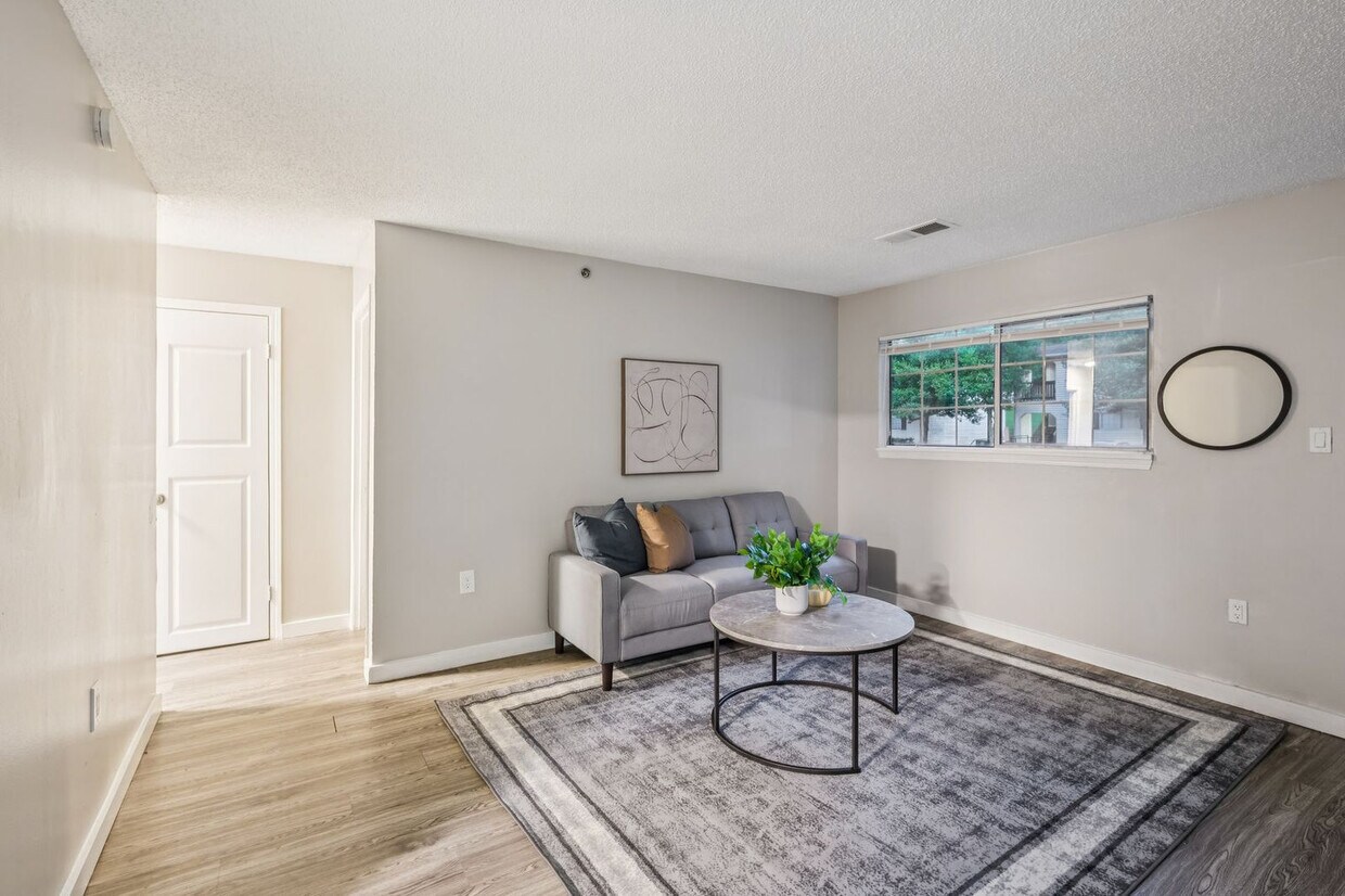 Foto principal - 2705 Kenridge Pkwy