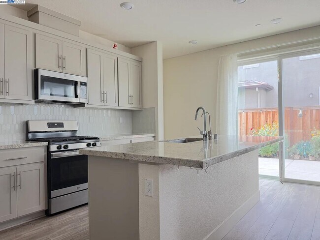 Foto del edificio - 2151 Daimler St