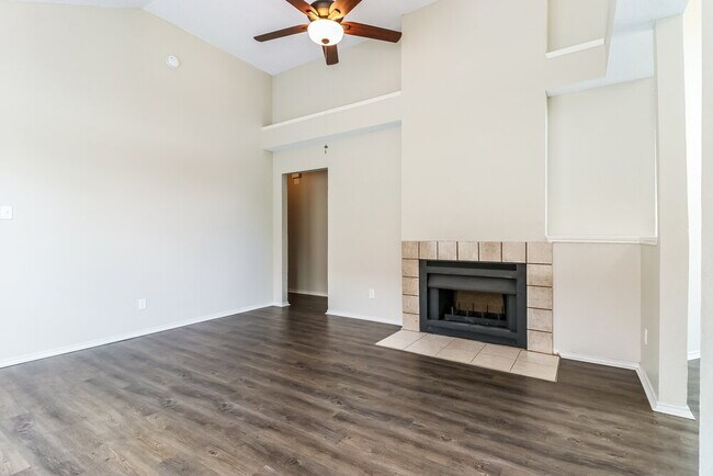 Foto del edificio - 2618 Butterfield Dr