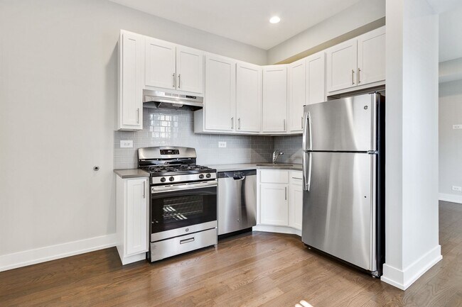 Building Photo - 853 W Lill Ave