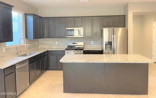 Foto del edificio - 29402 W Mitchell Ave