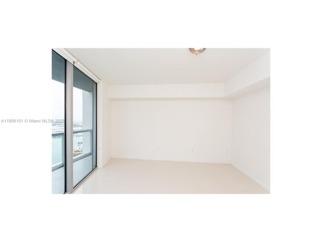 Building Photo - 495 Brickell Ave