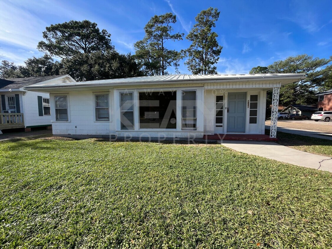 1831 W University Ave, Lafayette, LA 70506 House Rental in Lafayette
