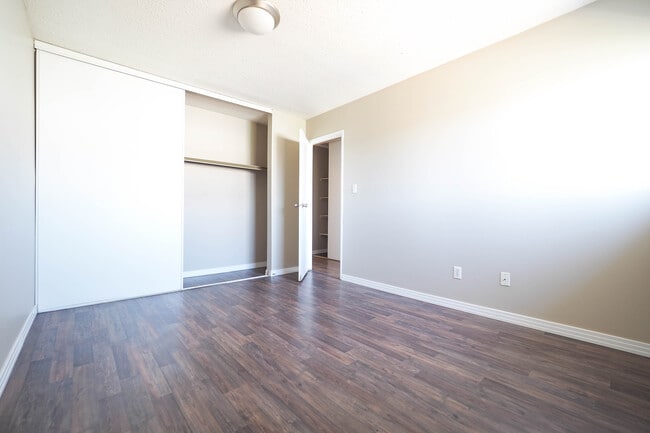 Building Photo - Knottwood Terrace