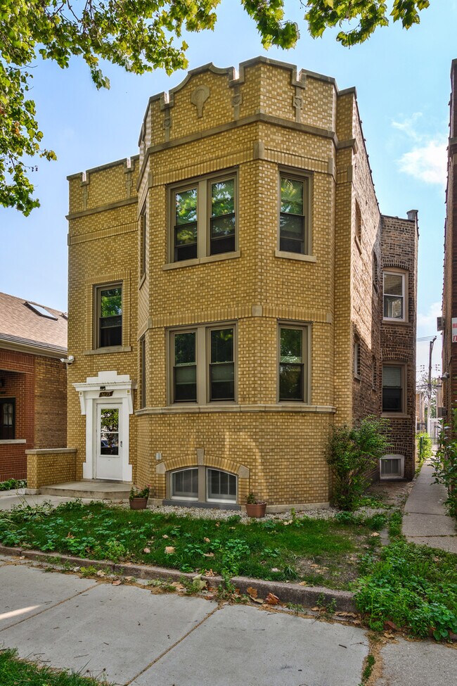 Foto del edificio - 5823 N Rockwell St