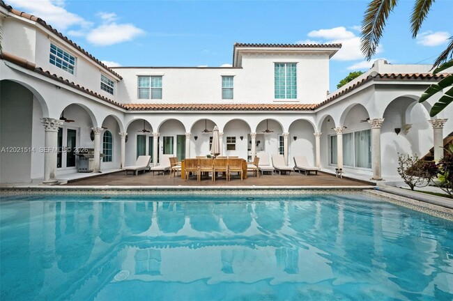 Foto del edificio - 2501 Pine Tree Dr