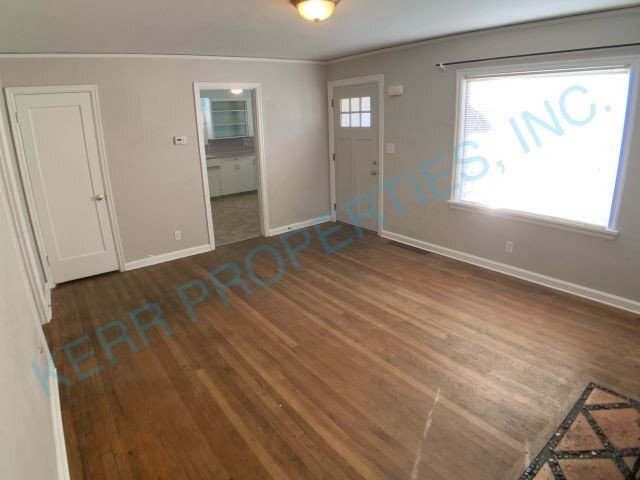 Building Photo - FREE RENT! Cozy tri-level 1374 square foot...