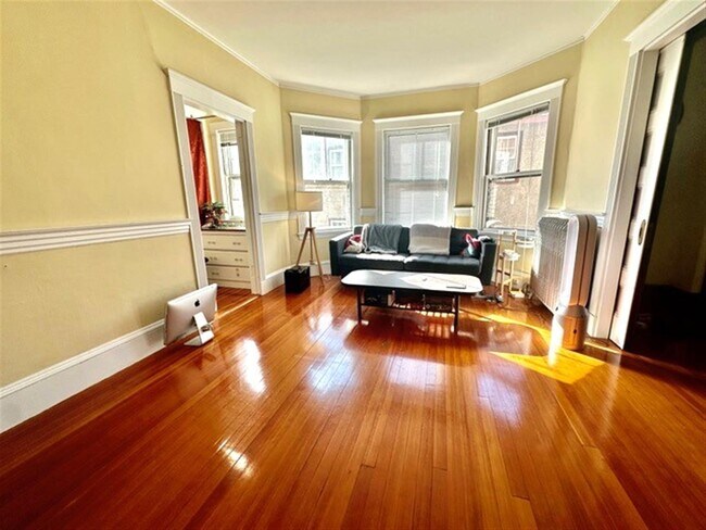 Foto del edificio - 77 College Ave