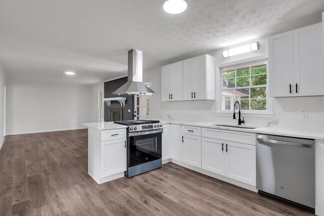 Foto del edificio - 2371 Holly Springs Rd