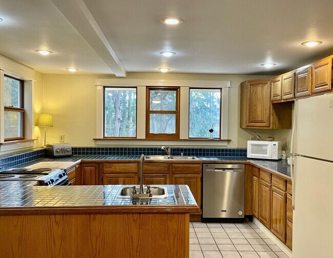 Foto del edificio - Roomy 3 Bed, 2 Bath