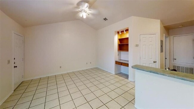Building Photo - 412 Burleson St