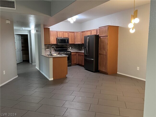 Foto del edificio - 2291 W Horizon Ridge Pkwy