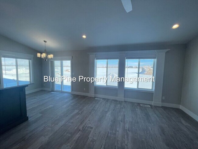 Building Photo - 387 Saddle Rock Ln