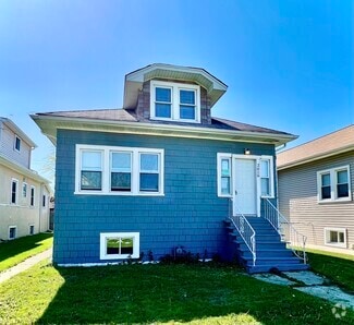 Building Photo - 2016 S 10th Ave