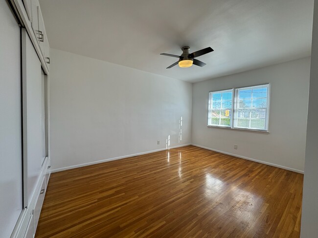 Full of natural light and built-in storage - 1380 Masselin Ave