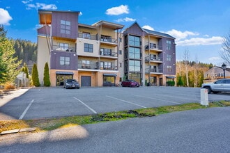 Building Photo - 834 Mc Kinley Ave W