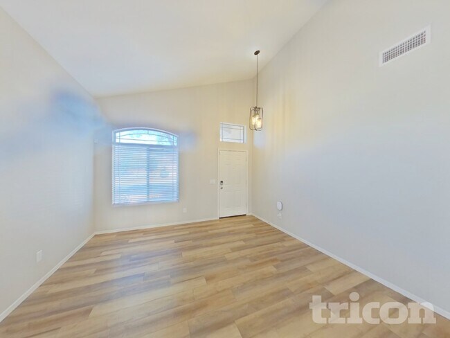 Foto del edificio - 42783 W Magnolia Rd