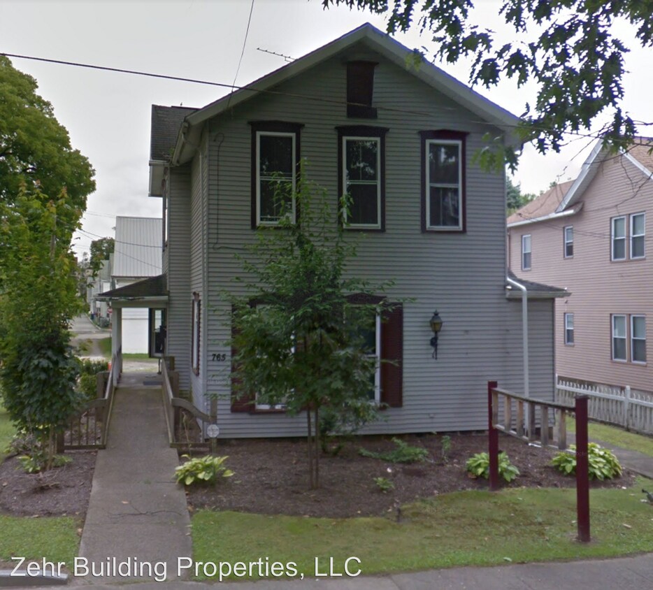 Building Photo - 765 Park Ave