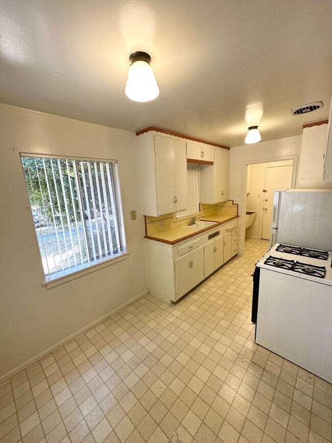 Building Photo - 321dst(SDA)