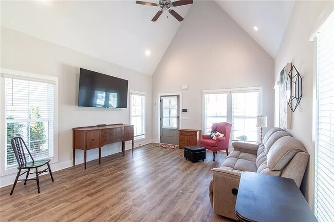 Foto del edificio - 1156 Burrow Cir