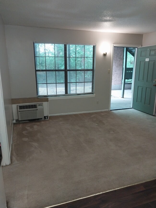 Canterbury Living Room - Kensington Park Apartments
