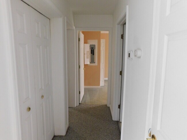Foto del edificio - Ranch Style Private Entry Duplex