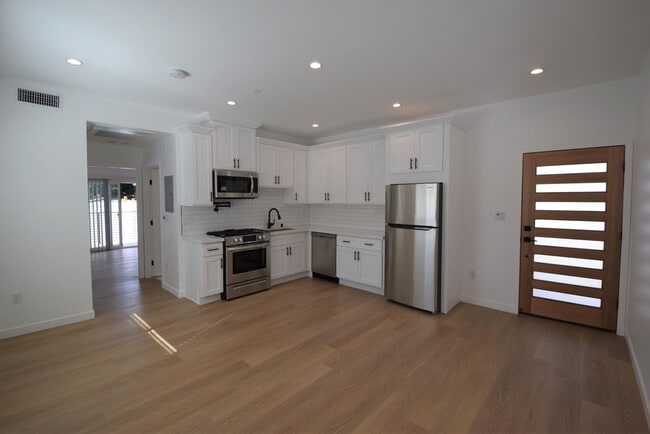 Building Photo - 5915 Fair Ave