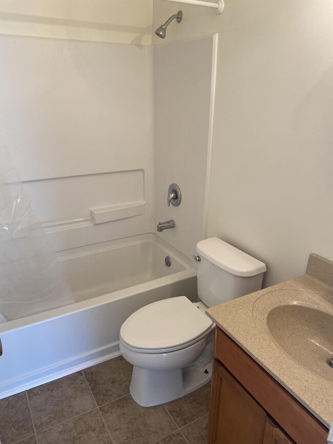 Building Photo - 23 Martine Ct