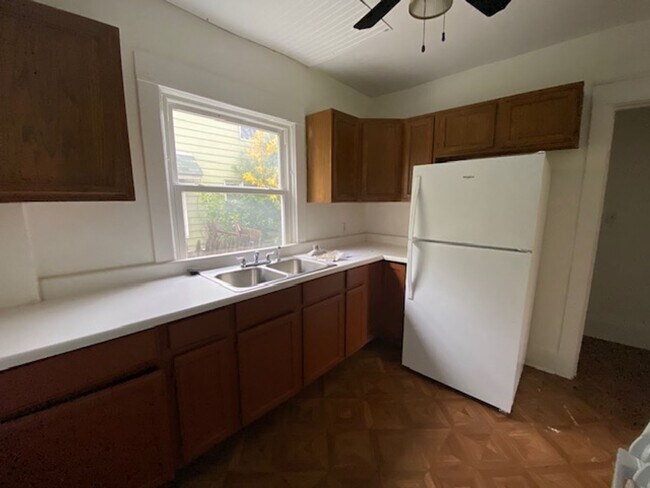 Foto del edificio - Large Single-Family Home in East Akron