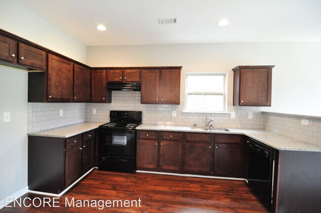 Building Photo - 4 br, 2.5 bath House - 532 Tulip Lane