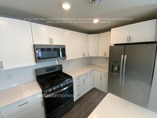 Building Photo - 10900 Everest Pl N