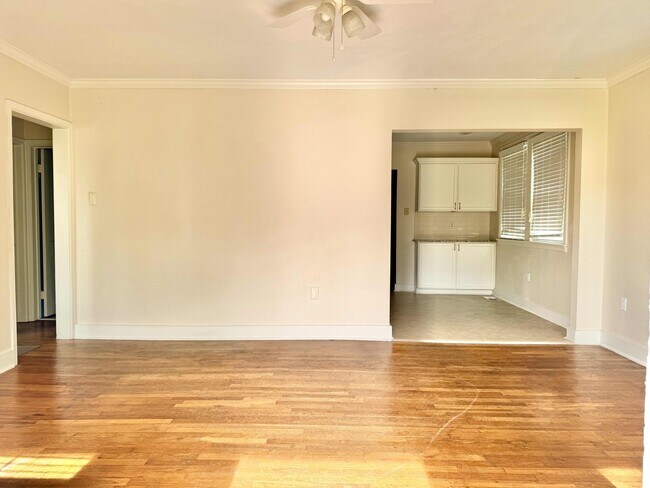 Foto del edificio - 4717 Orchid St