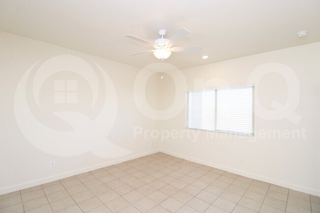 Foto del edificio - 744 E Diamond Dr