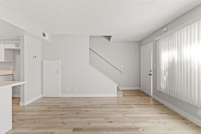 Building Photo - 1012 Mission Drive