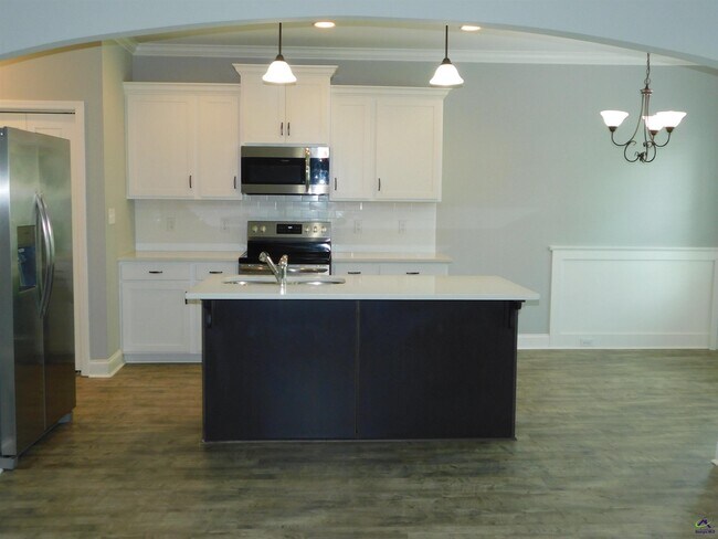 Building Photo - 145 Arbor Creek