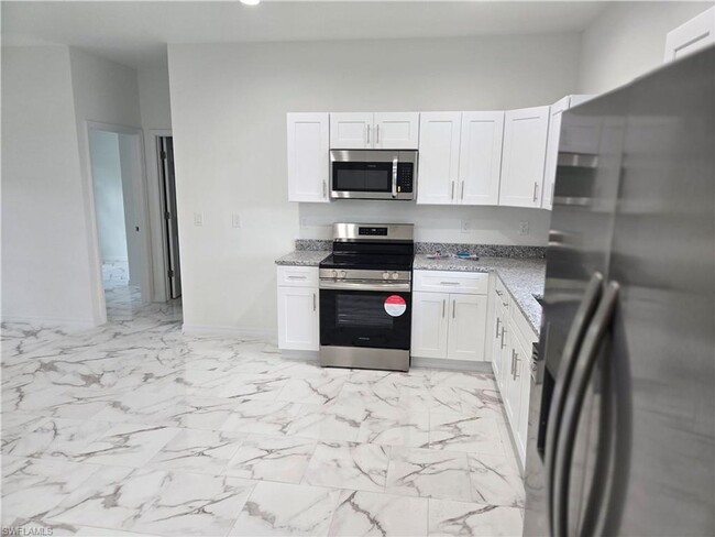 Foto del edificio - LOCATION, LOCATION, LOCATION!!! BRAND NEW ...