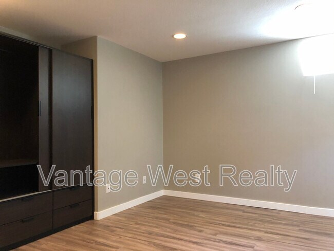 Photo du bâtiment - 348-B Rio Dr S