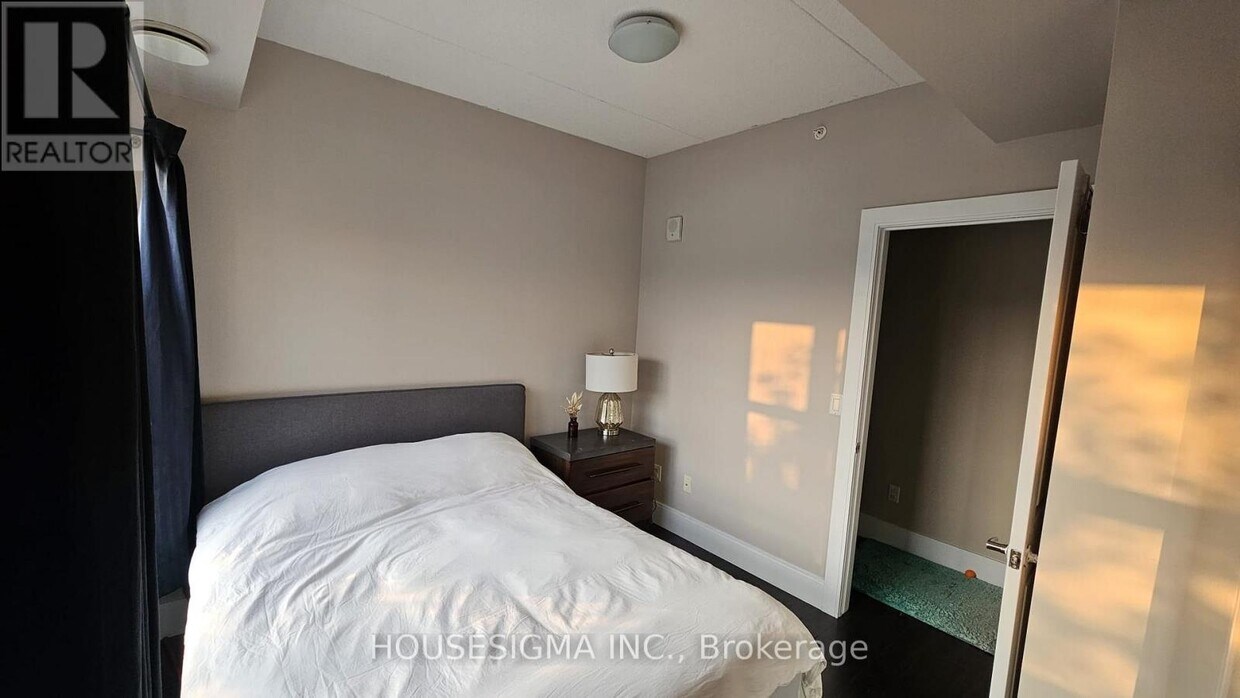 Photo principale - 155-155 St Leger St