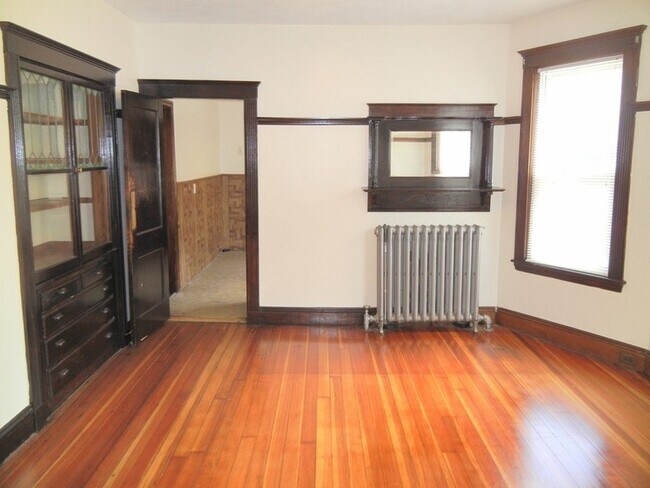 Building Photo - 8 Pleasant St