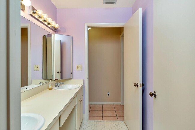 Foto del edificio - 172 Meadows Dr