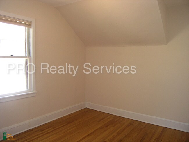 Building Photo - 3636 Cedar Ave S