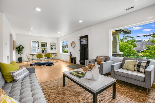 Spacious Great Room - 902 NE 62nd St