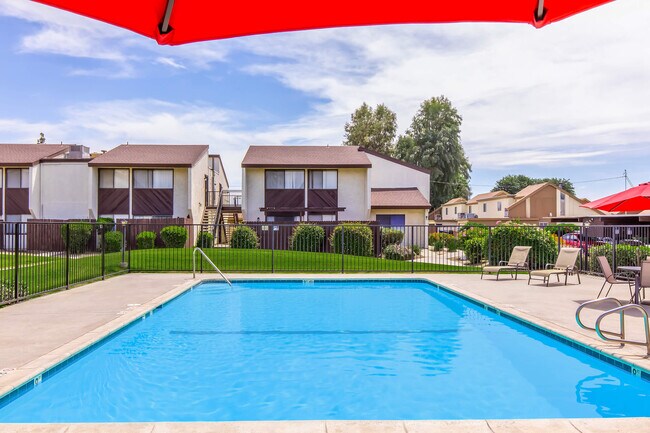 Foto del edificio - Cedarwood Apartments