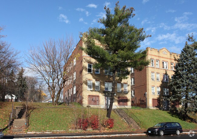 Building Photo - Windsor on Main