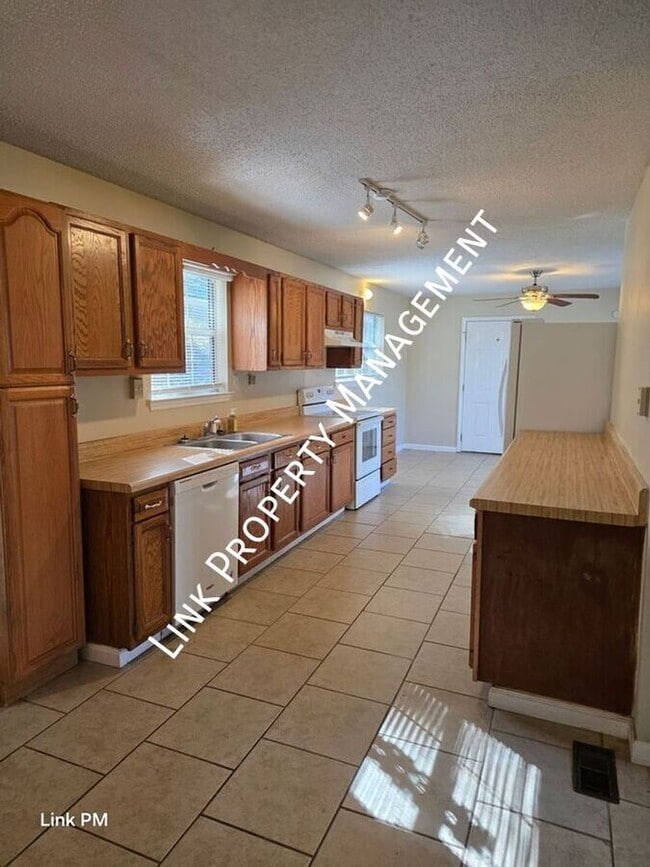 Foto del edificio - 6626 Shirley Pond Rd