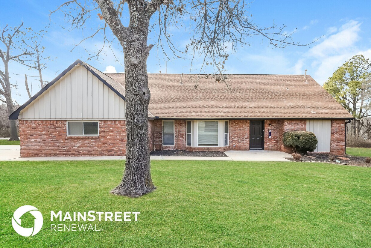 Primary Photo - 2101 Westridge Dr