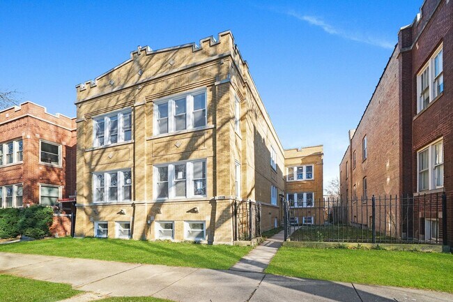 Building Photo - 5731 S Washtenaw Ave.